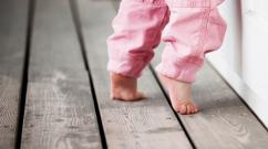 Ребенок ходит на носочках в (1,2,3,4,5) лет — основные причины Что должно быть в рационе ребенка трех лет